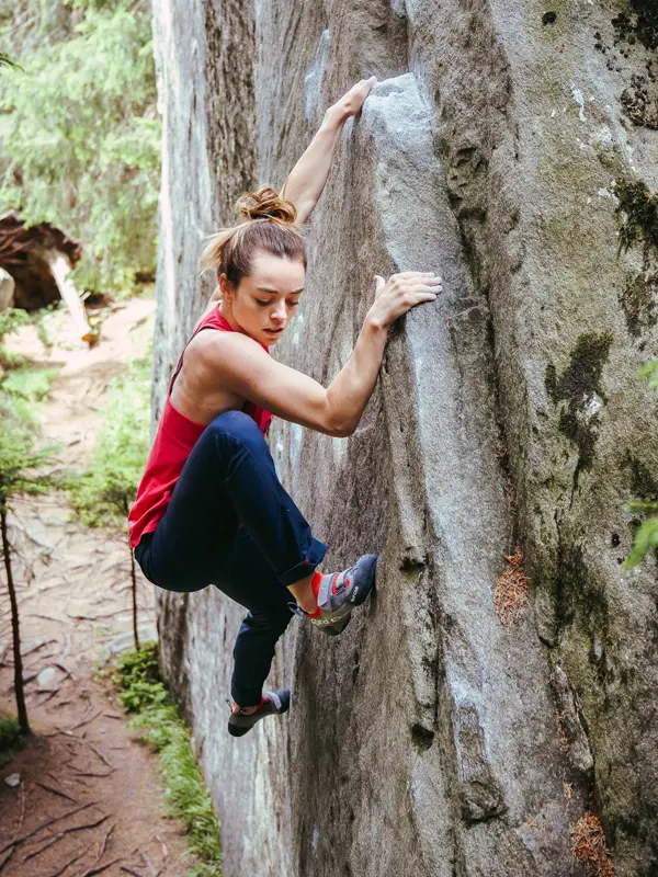 Climbing shoes store for narrow feet